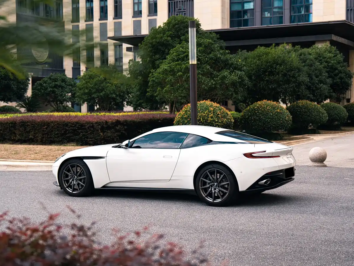 Aston Martin DB11 2022 2020 4.0T V8 Coupe
