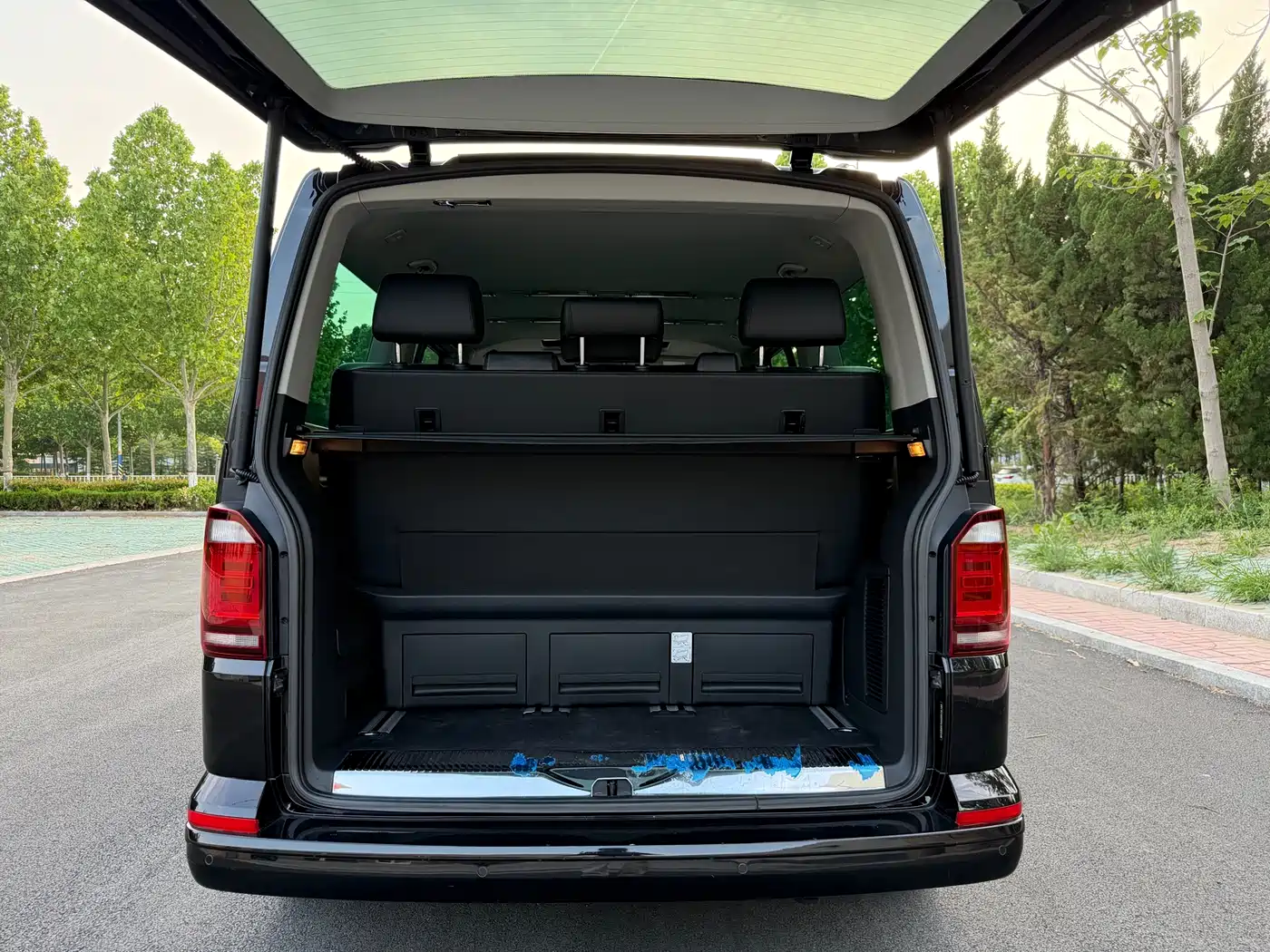 Volkswagen Multivan 2018 2.0TSI 4WD Premium Edition 7-Seater фото 24