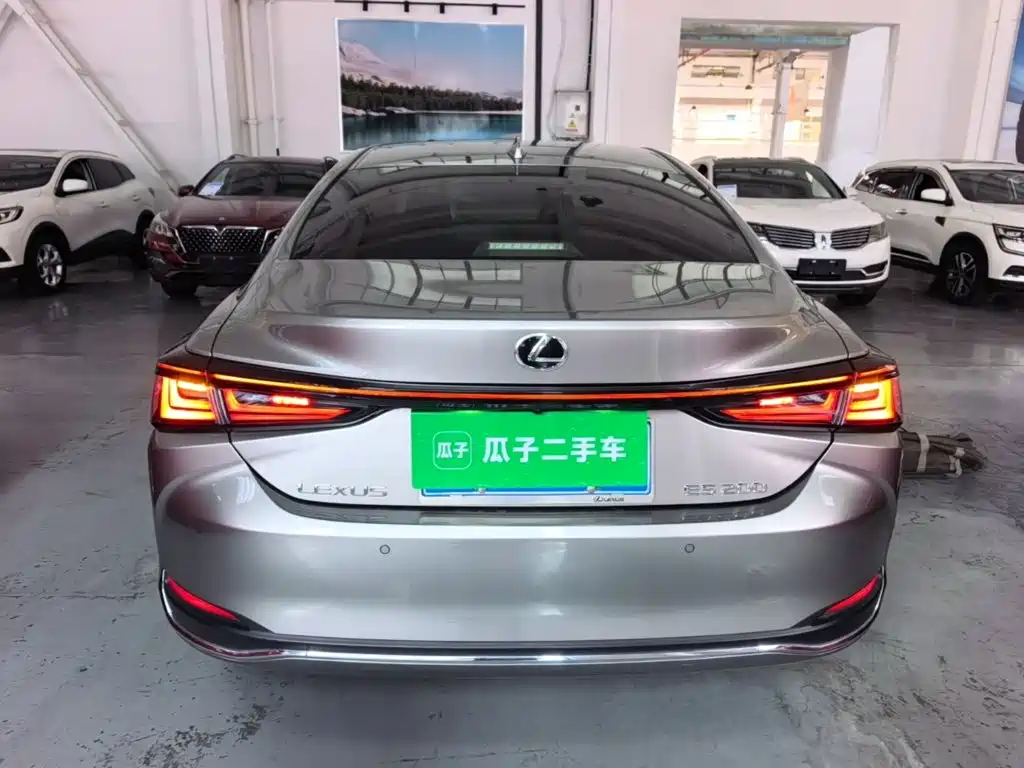 Lexus ES 2026 2025 200 Ultimate Edition
