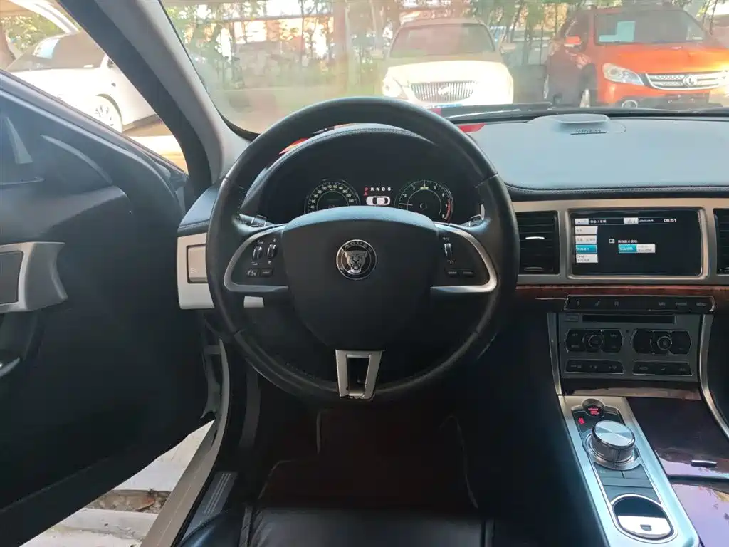 Jaguar XF 2015 2015 XF 2.0T Luxury Edition