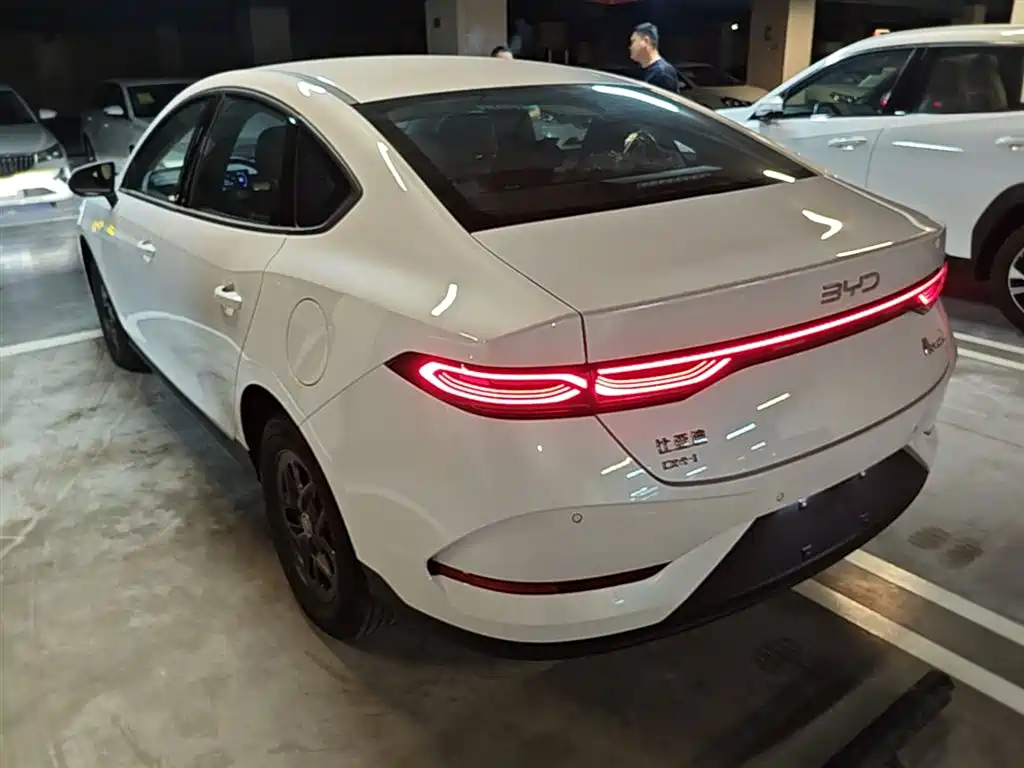 BYD Qin PLUS 2026 DM-i Smart Edition 128KM Progressive фото 5
