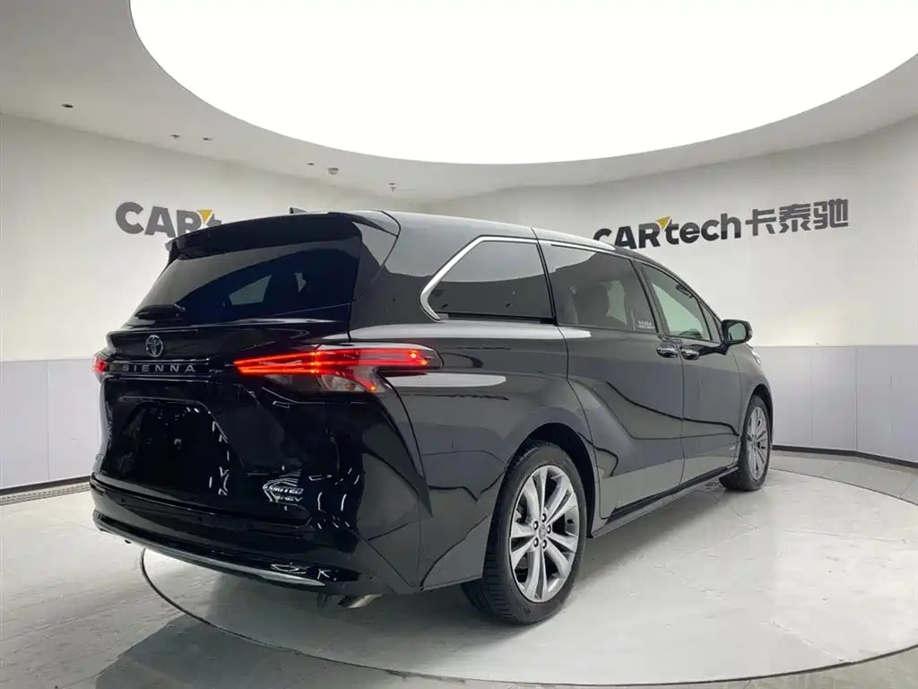 Toyota Sienna 2024 2.5L Hybrid Ultimate Premium Edition фото 5