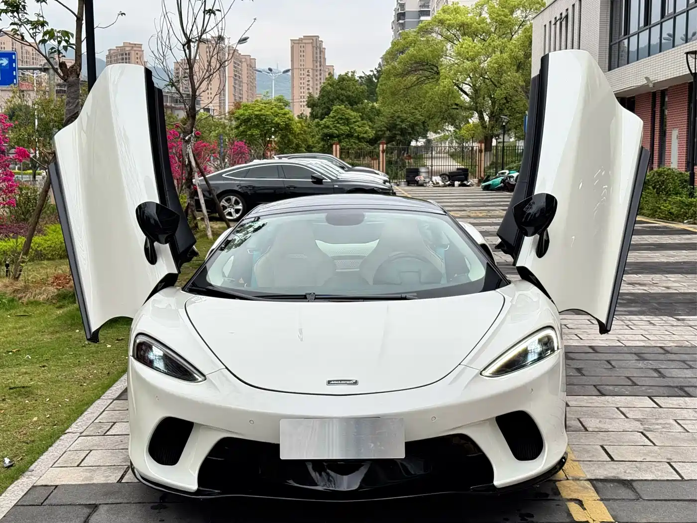 MCLAREN GT