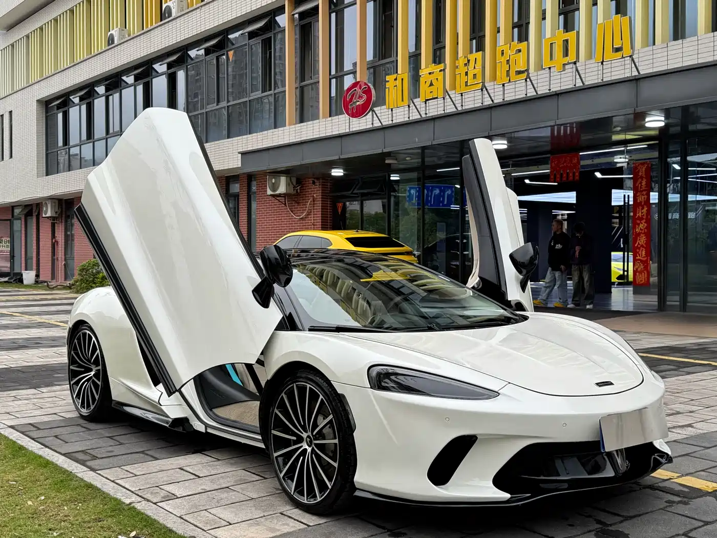 MCLAREN GT