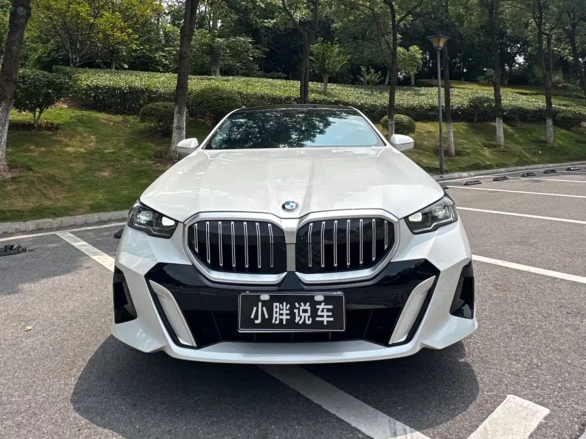Фото 2 - BMW 5 Series