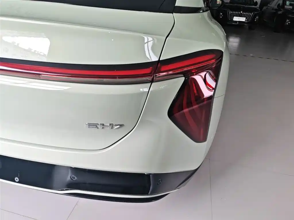 Hongqi EH7 2025 600 Smart Selection Edition фото 8