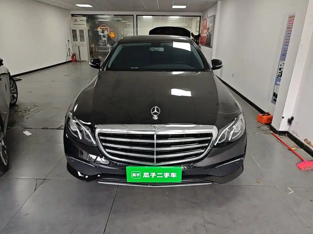 صورة 3 - Mercedes-Benz E-Class