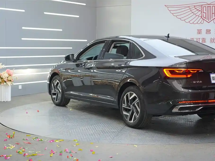 Volkswagen Sagitar 2023 300TSI DSG Surpassing Edition фото 3