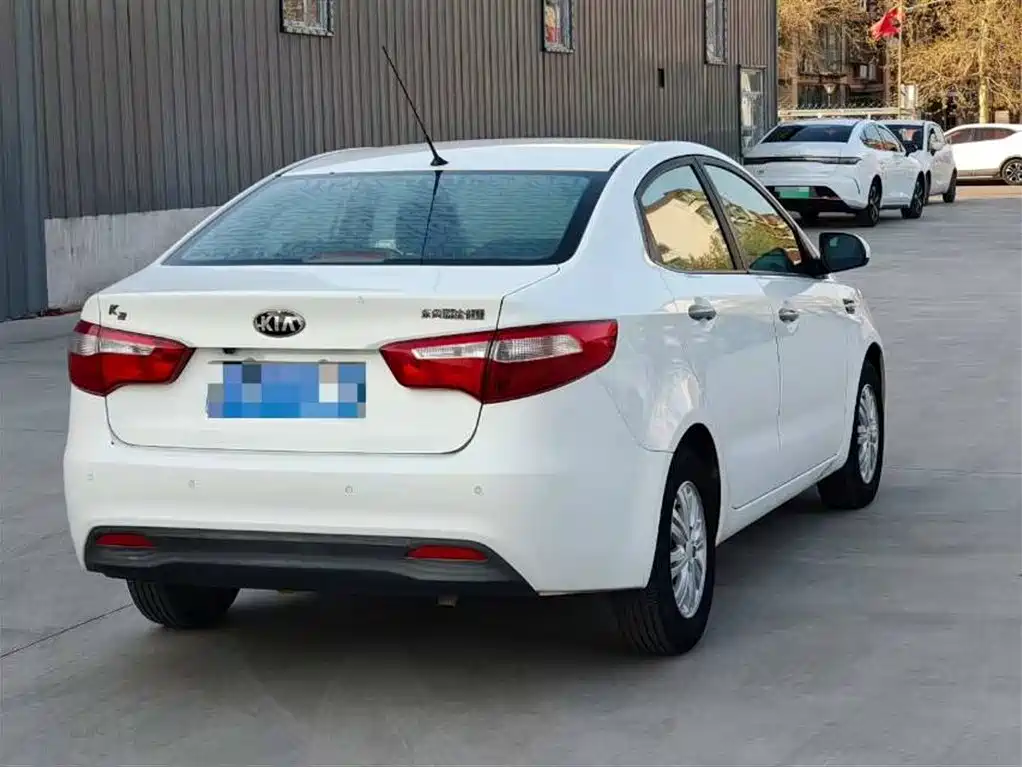 Kia K2 2012 Sedan 1.4L MT GL Commemorative Edition фото 6