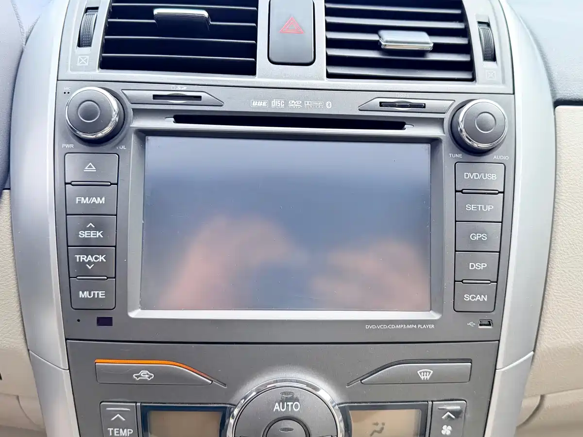 Toyota Corolla 2011 Model 1.6L Automatic GL Sunroof фото 19