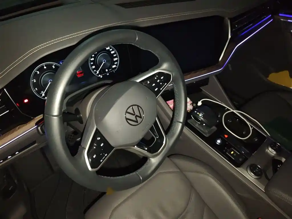 Volkswagen Touareg 2023 2.0TSI R-Line Edition фото 3