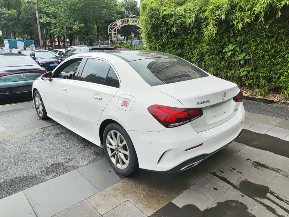Mercedes-Benz A-Class 2021 A 200 L Sport Sedan Fashion Edition фото 3