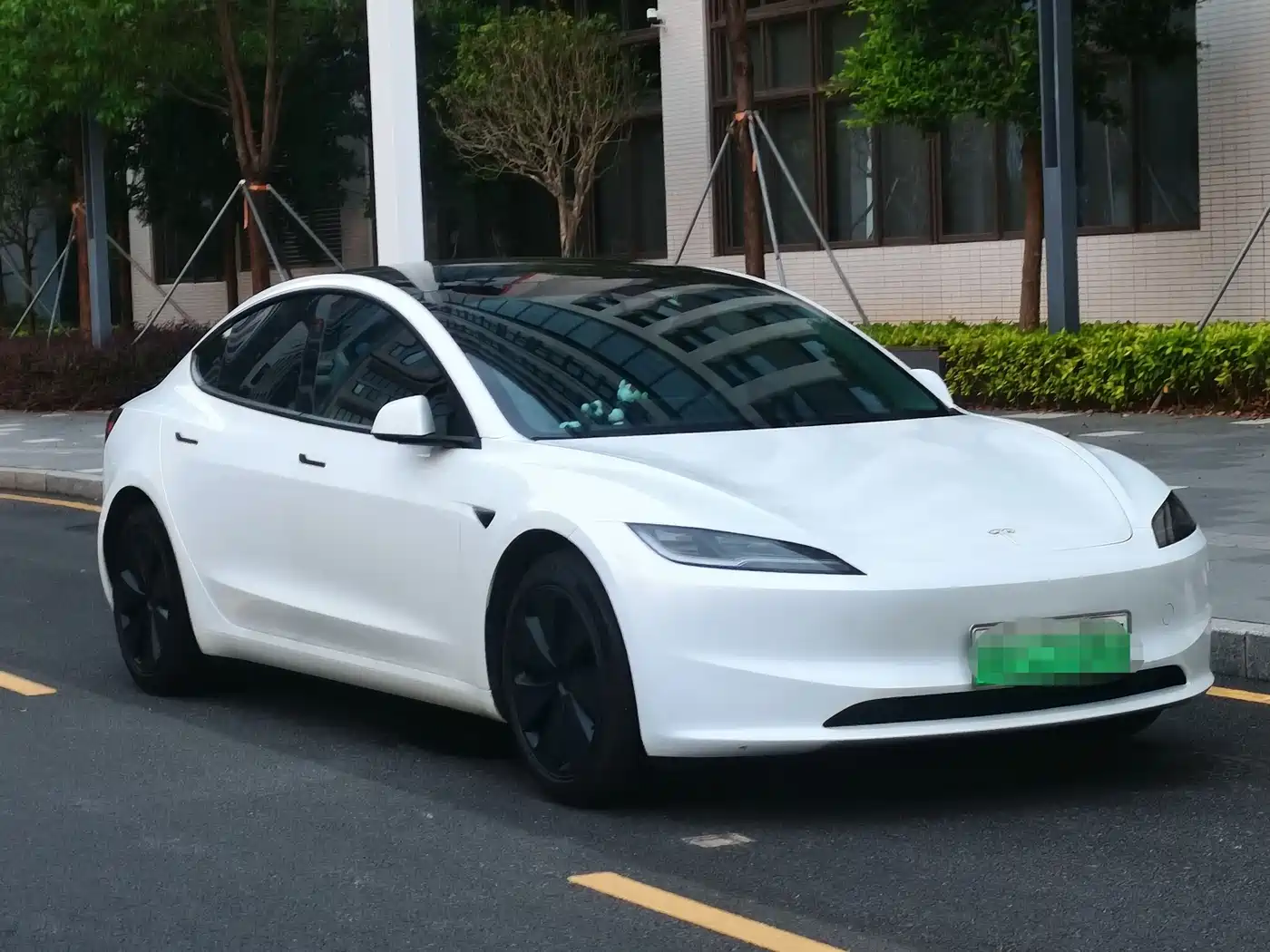 Фото 3 - Tesla Model 3