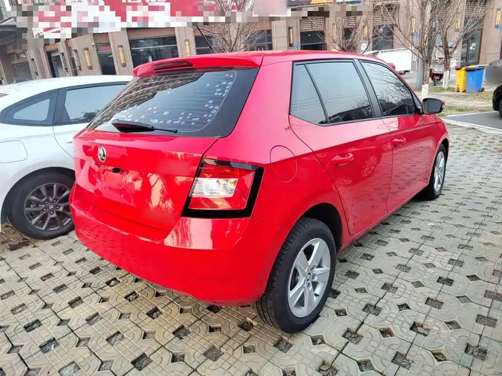 Škoda Fabia 2017 1.4L Auto Car Enjoy Edition фото 6