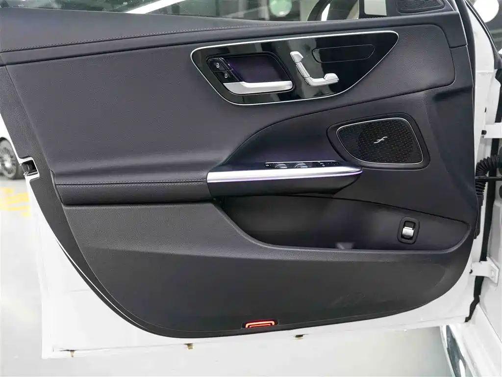 Mercedes-Benz C-Class 2024 Second Facelift C 260 L Sport фото 9