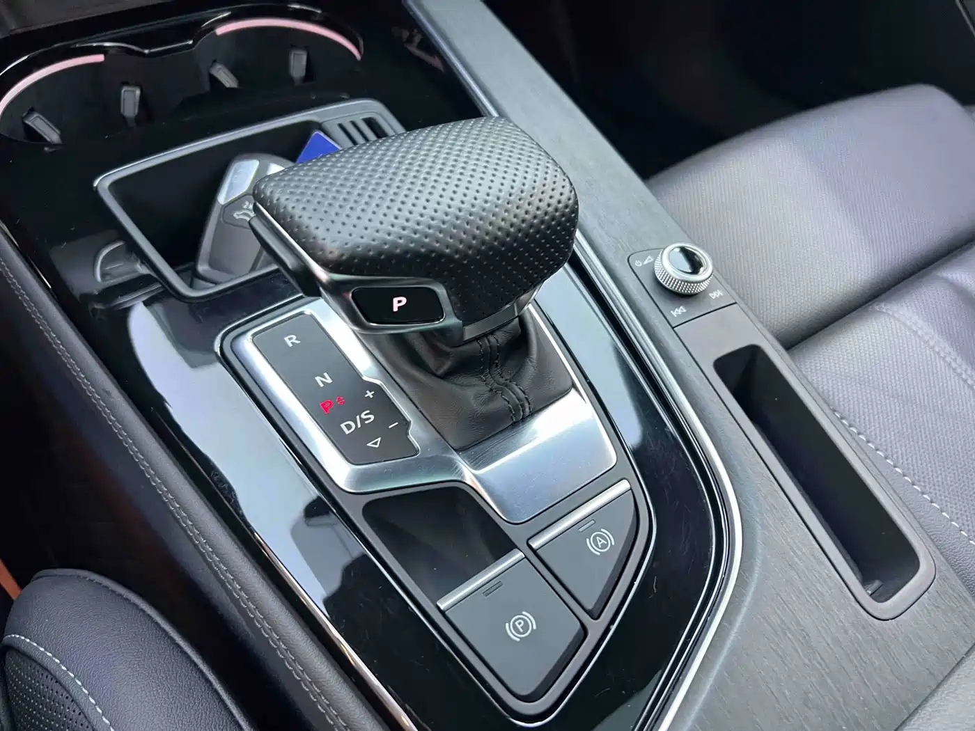 Audi A4L 2023 40 TFSI Luxury Sport фото 13
