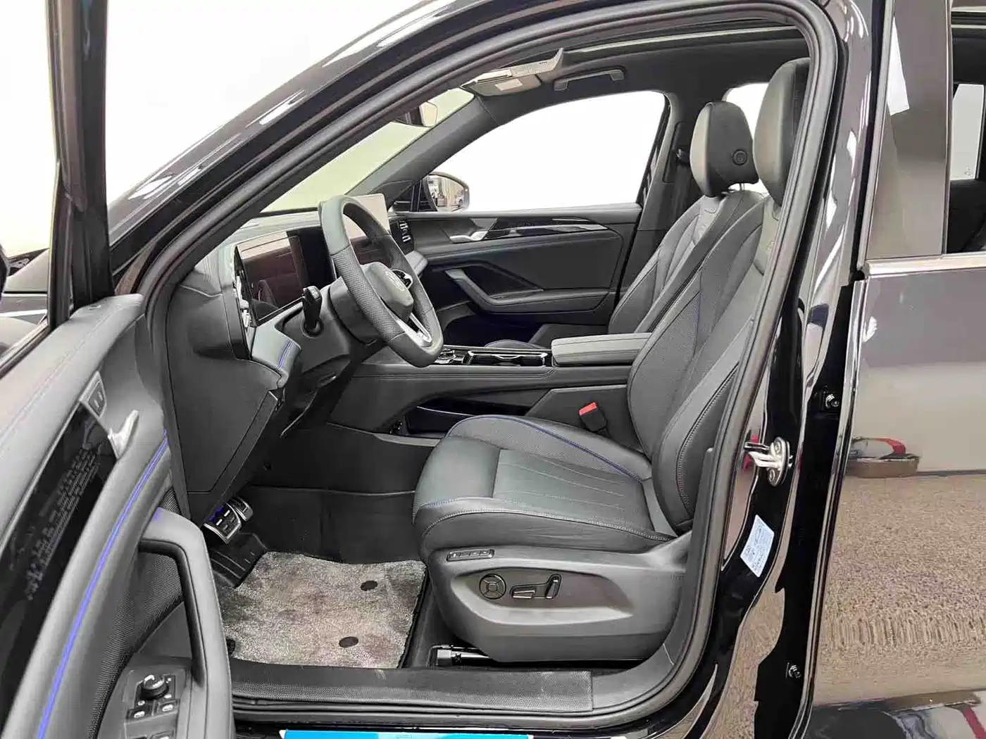 Volkswagen Tiguan L 2025 PRO 380TSI 2WD R-Line Smart Leader Edition фото 8