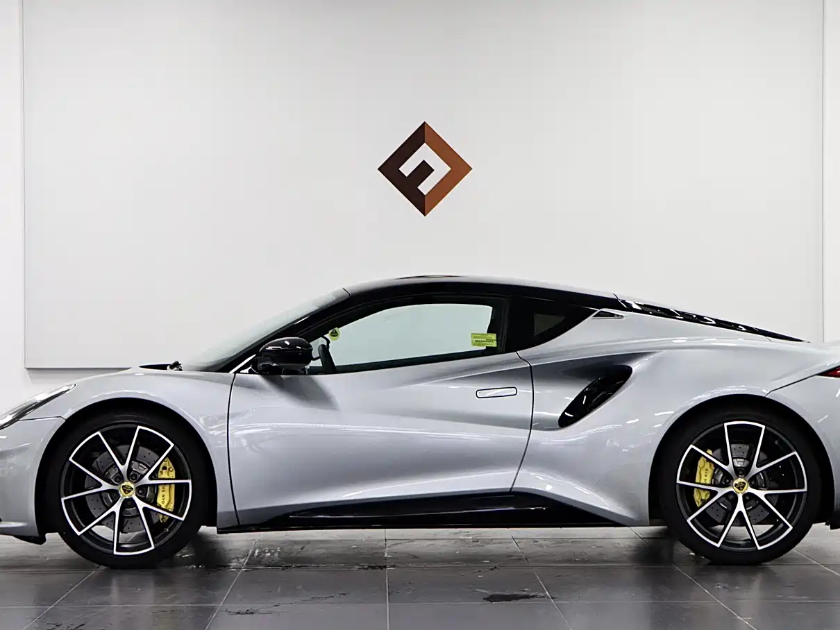 Lotus Cars EMIRA 2021 2.0T DCT First Edition фото 7