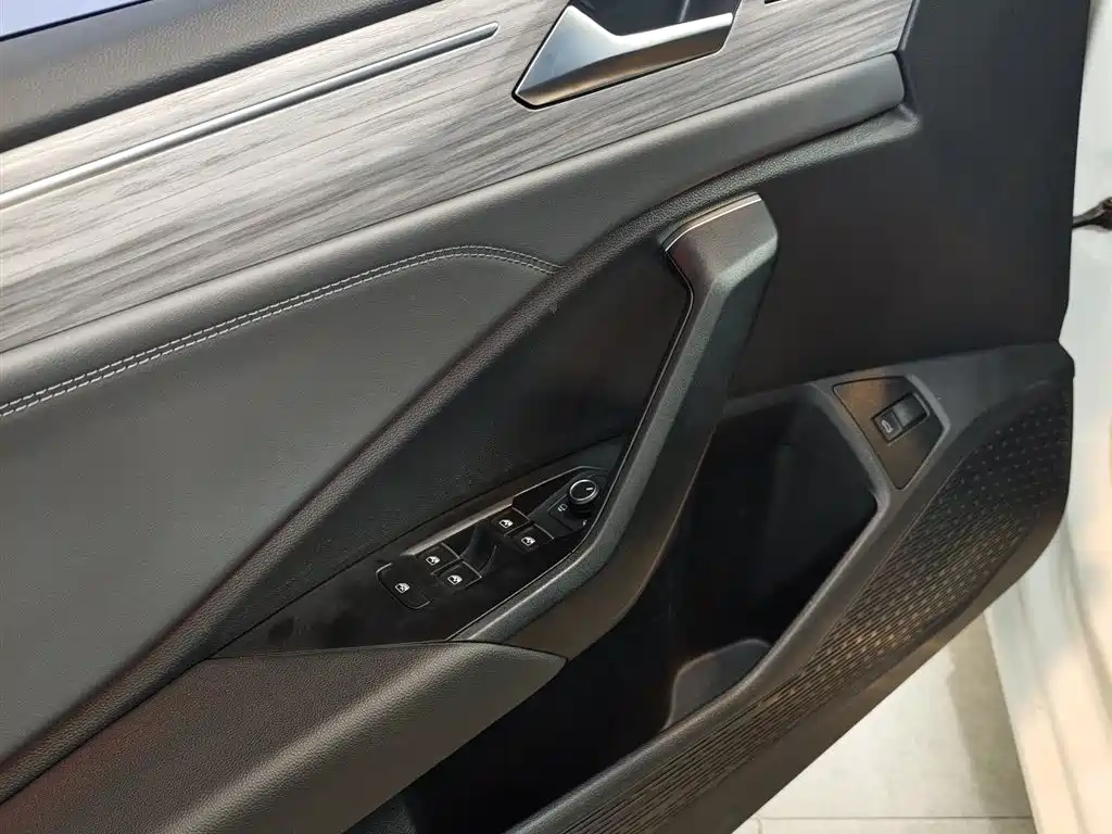 Volkswagen Sagitar 2024 300TSI DSG Surpass Edition фото 19