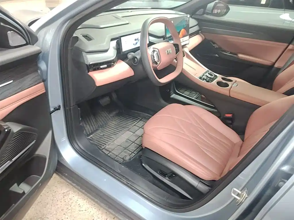 Geely Galaxy Galaxy L6 2025 EM-i 140km Starship Edition фото 16