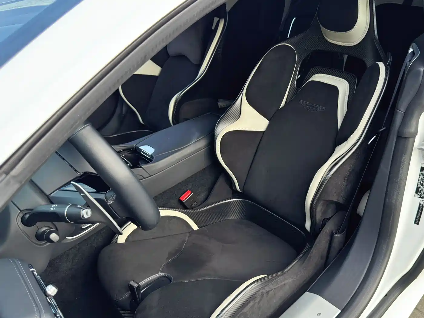 Aston Martin DB12 2023 4.0T V8 Coupe фото 8