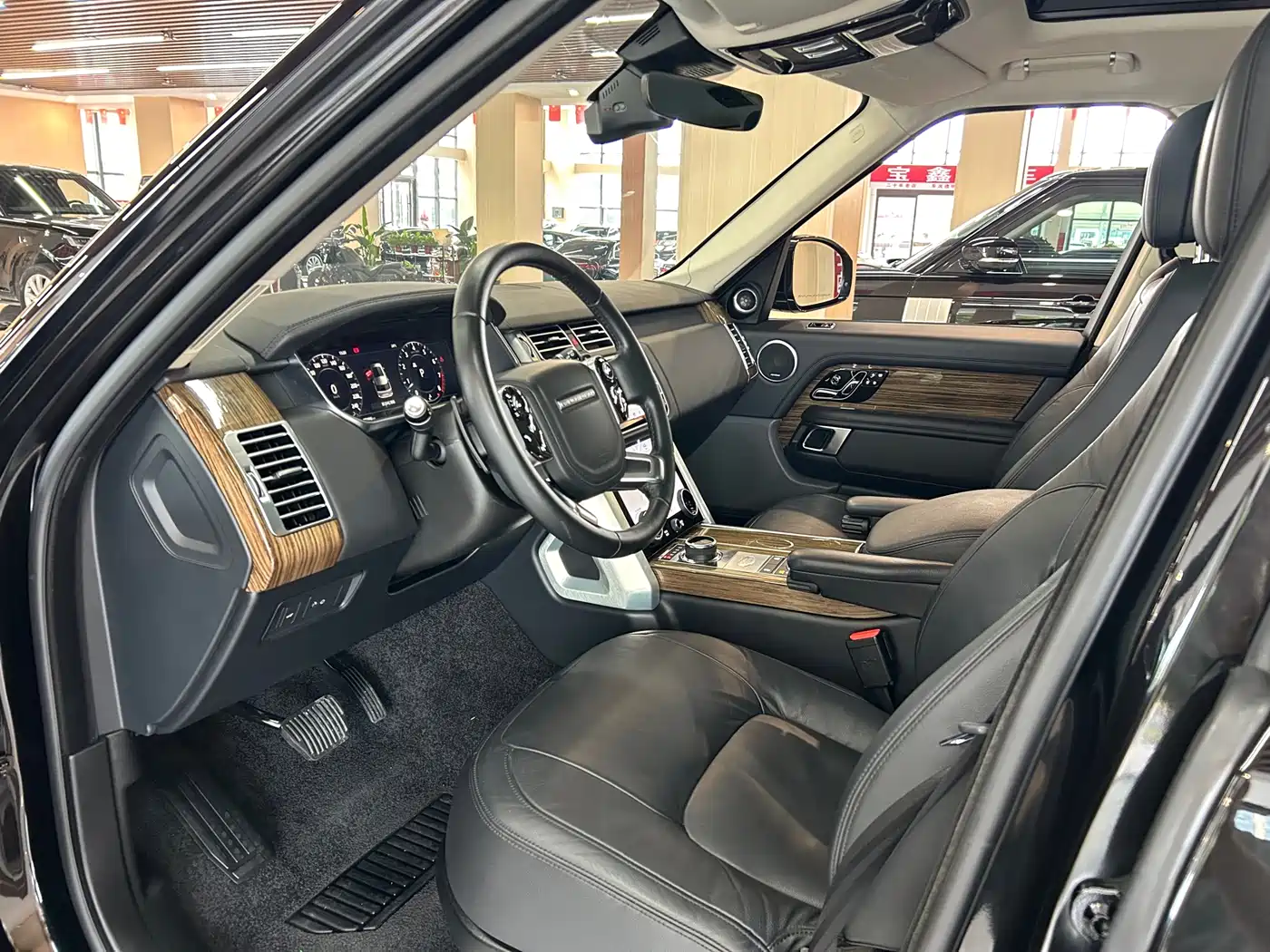 Land Rover Range Rover 2019 3.0 SC V6 Golden Age Edition фото 7