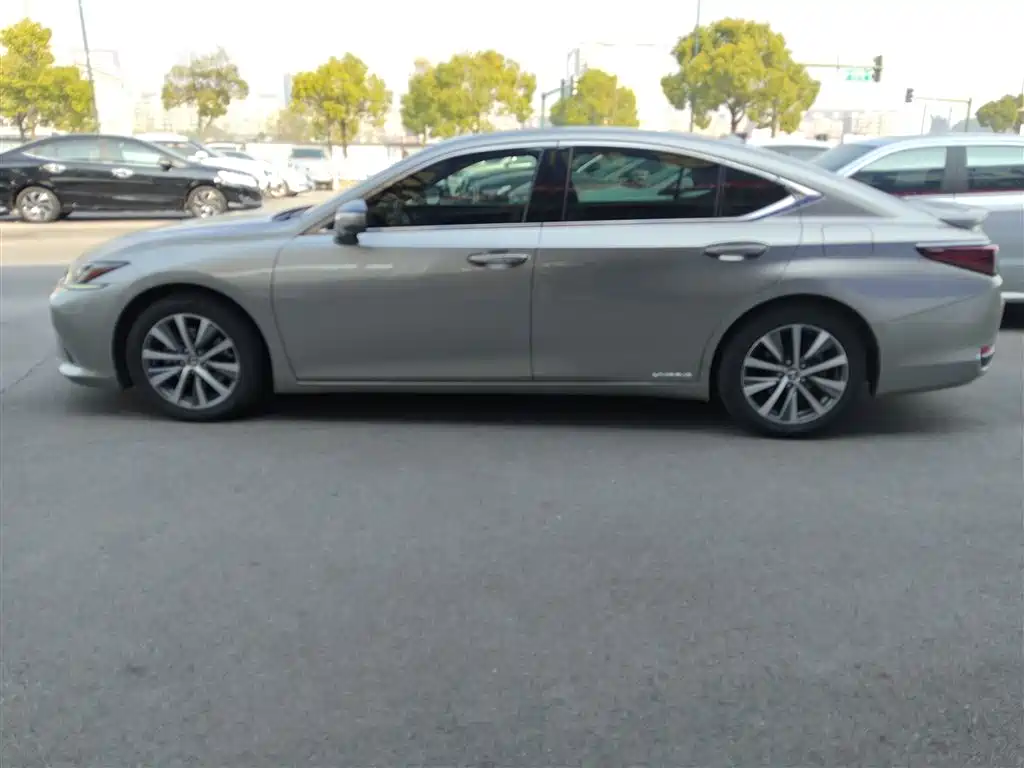 Lexus ES 2018 300h Excellence Edition China V фото 5