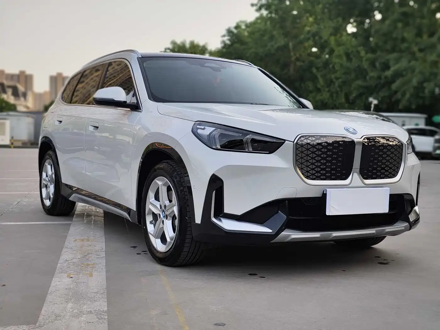 BMW iX1 2023 eDrive25L X Design Package фото 3