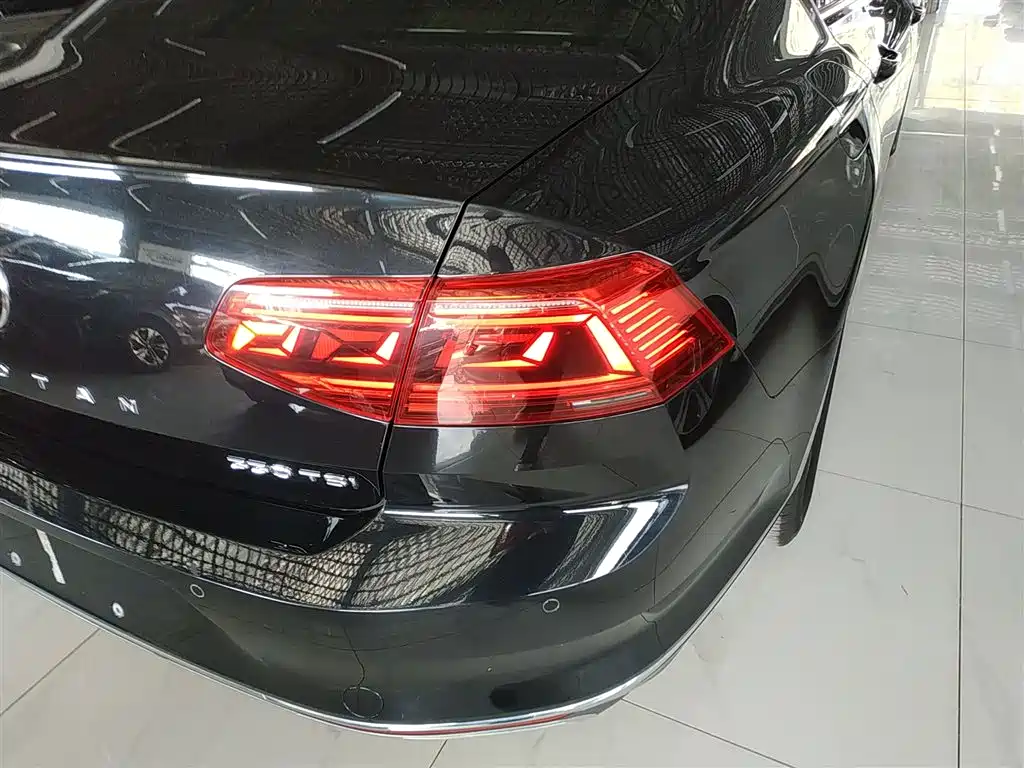 Volkswagen Magotan 2020 330TSI DSG Leading фото 8
