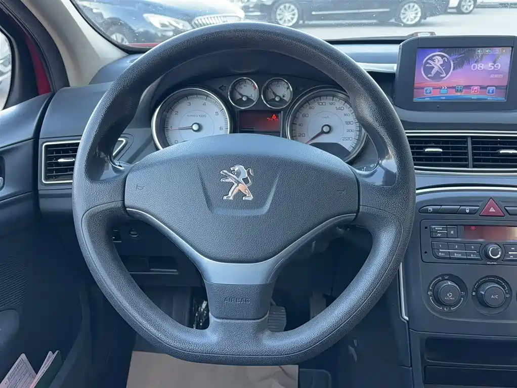 Peugeot 308 2014 Model Joy Edition Classic 1.6L Manual Superior Style фото 5