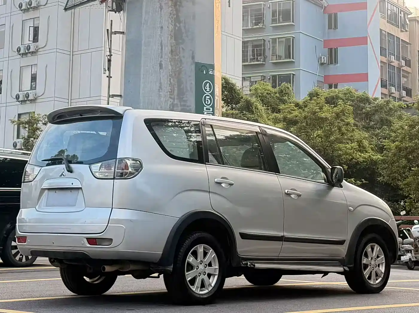 Mitsubishi Zinger 2014 2011 2.0L Manual Luxury