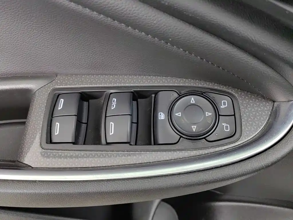 Фото 9 - Chevrolet Malibu XL