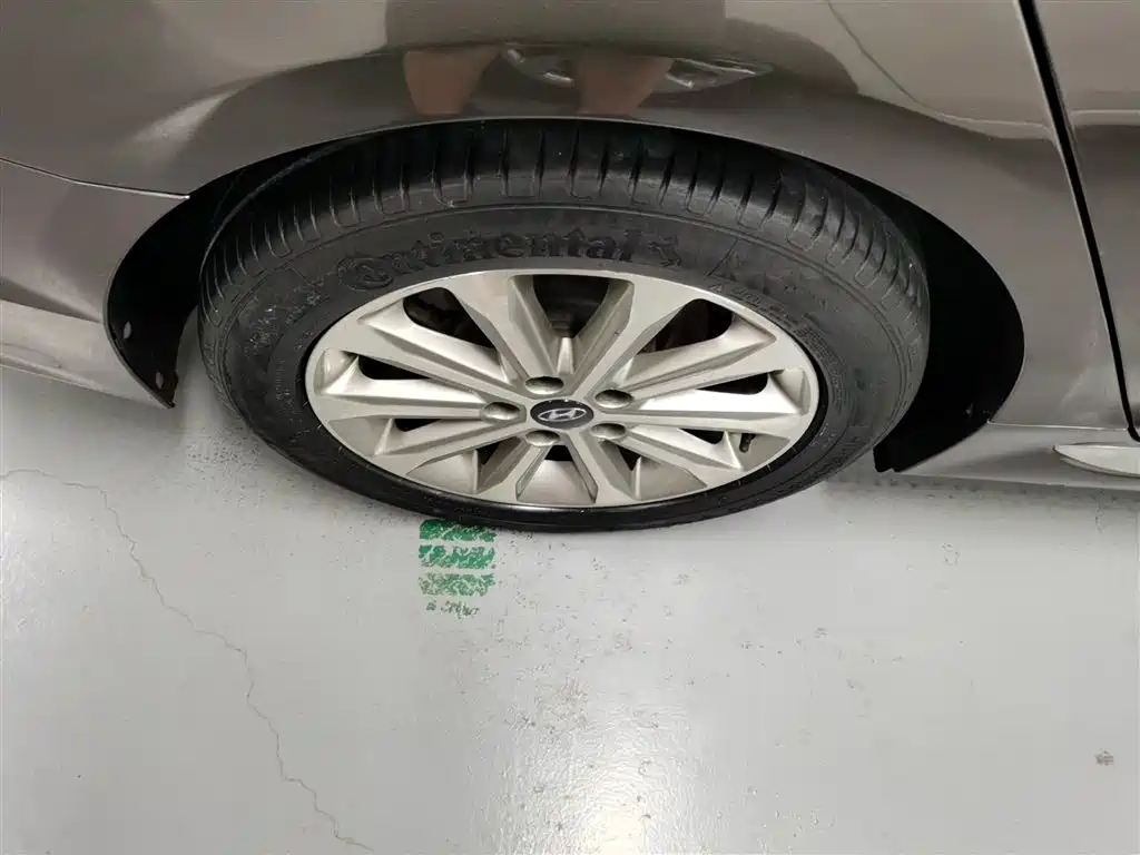 Hyundai Sonata 2015 1.6T GLS Smart фото 30