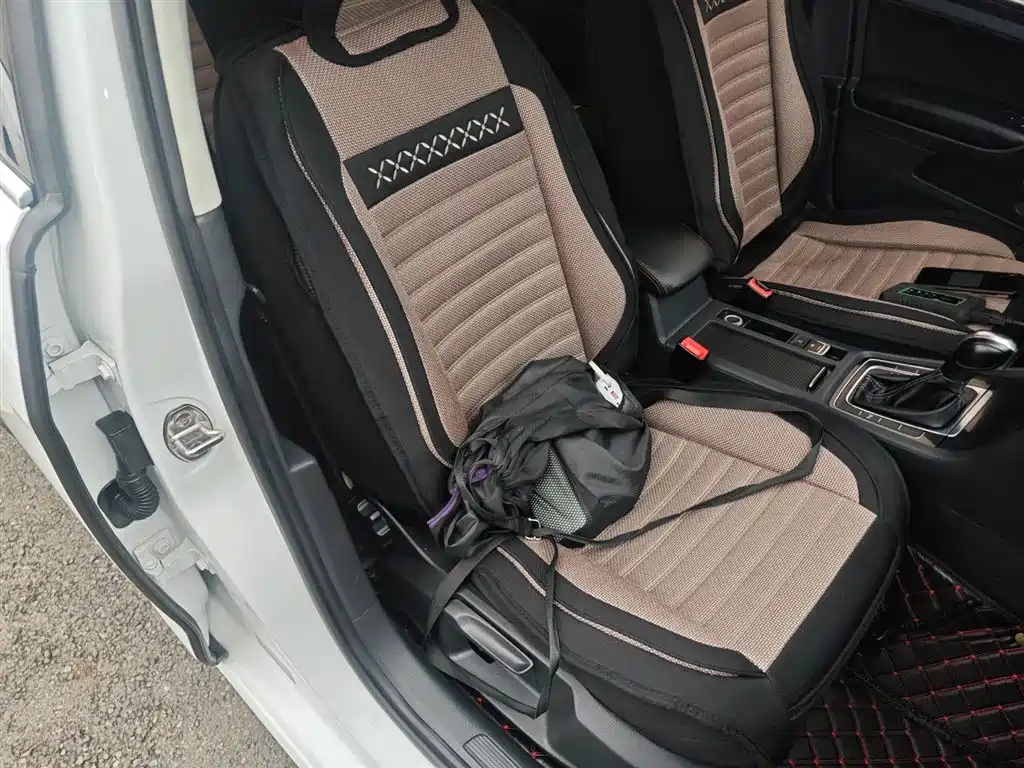 Volkswagen Golf 2017 1.6L Auto Comfort Millionth Edition фото 25