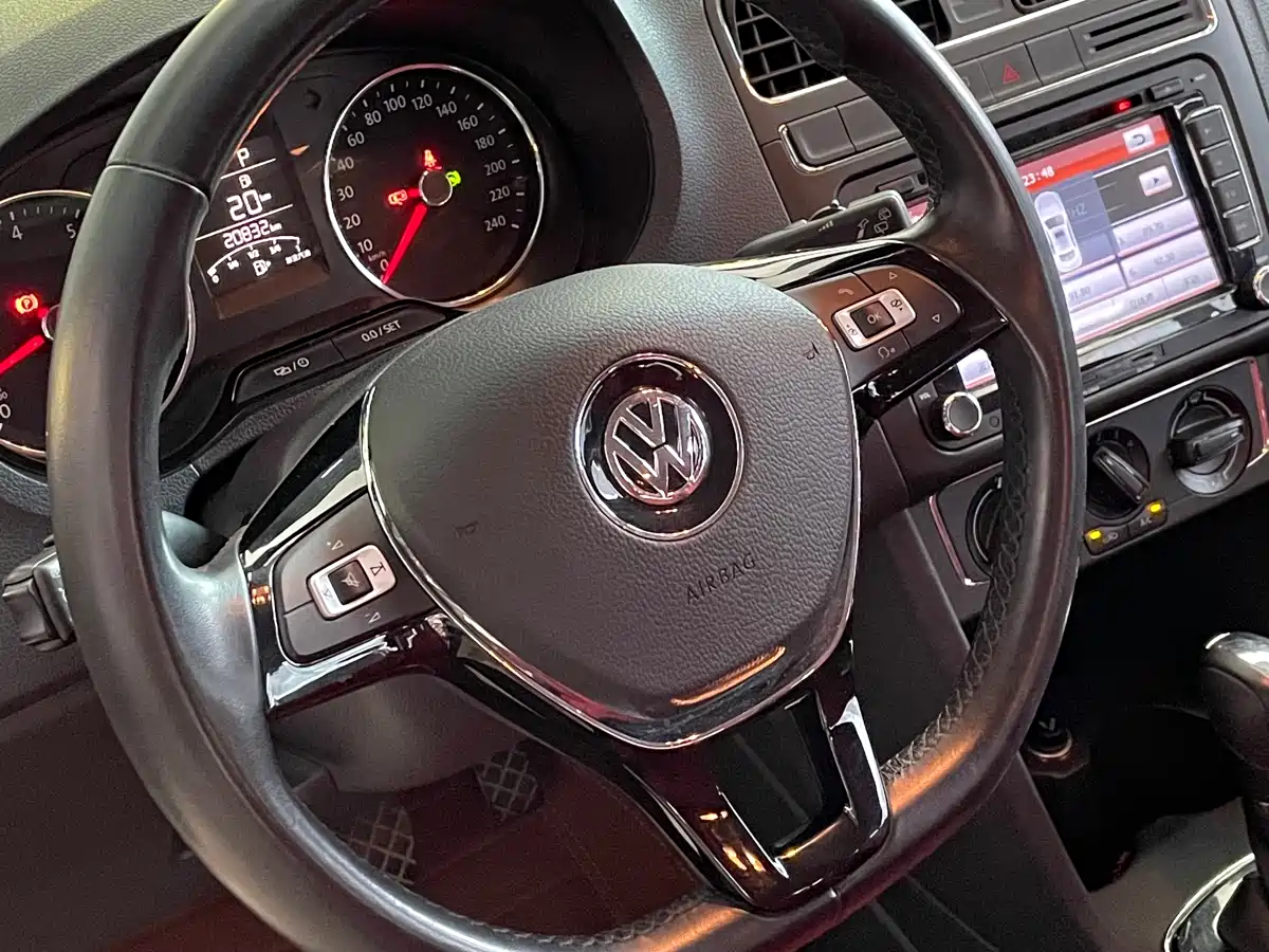 Volkswagen Polo 2016 1.6L Automatic Comfort фото 10