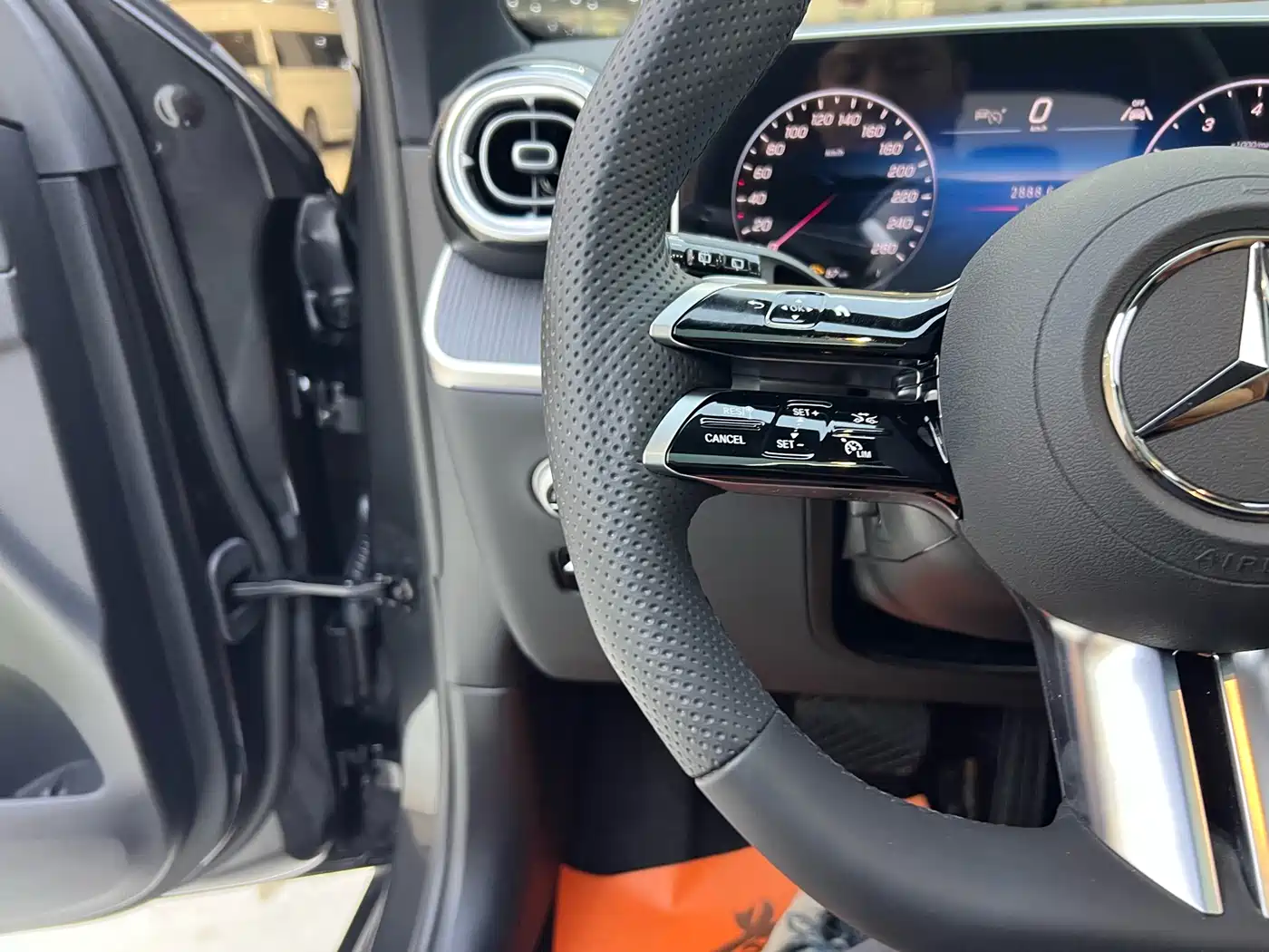 Mercedes-Benz GLC 2025 Model Year GLC 260 L 4MATIC Luxury фото 13