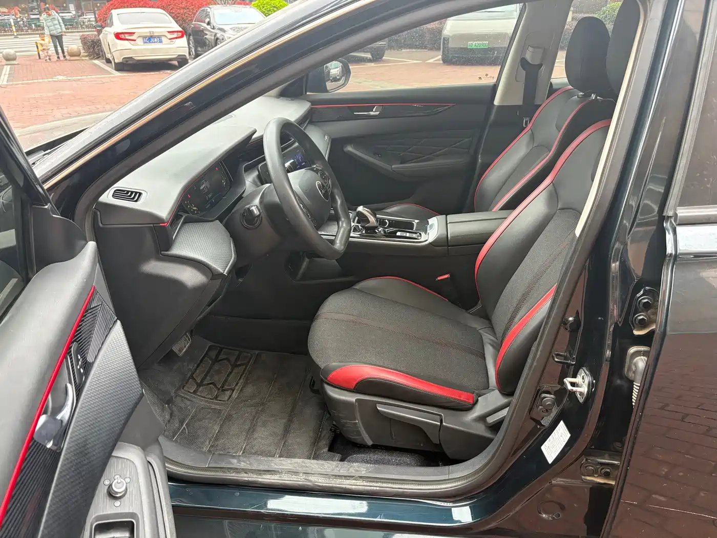 DONGFENG FENGSHEN YI HYUN MAX