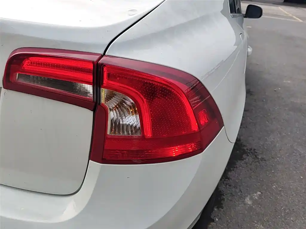 Фото 8 - Volvo S60