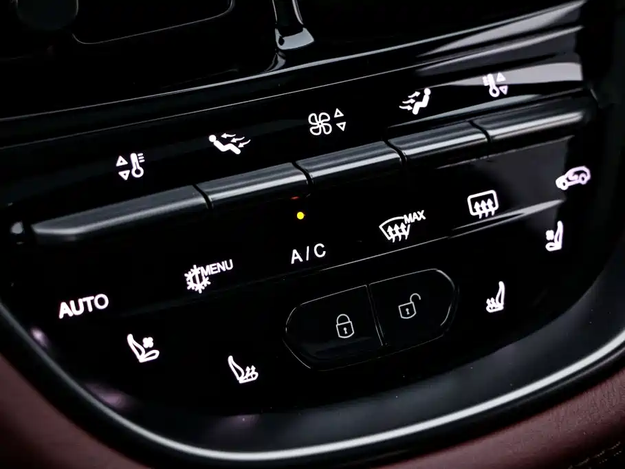 Фото 9 - Aston Martin DBX