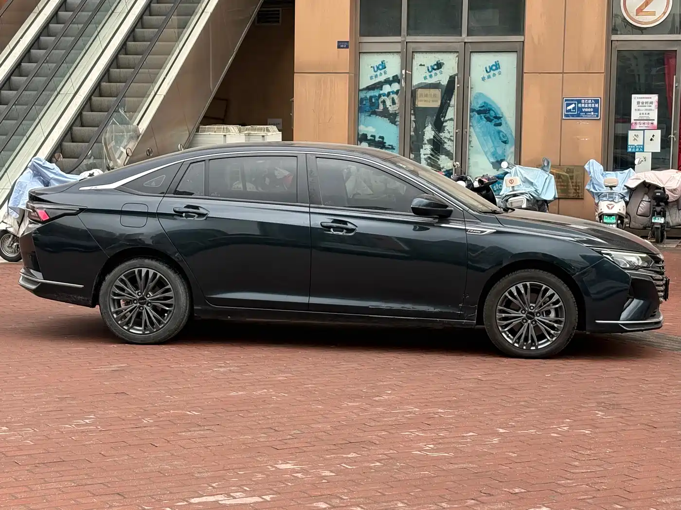 DONGFENG FENGSHEN YI HYUN MAX