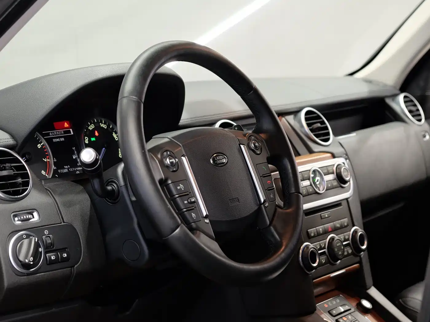 Land Rover Discovery 2015 3.0 SC V6 HSE Luxury фото 14