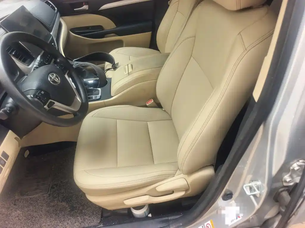 Фото 8 - Toyota Highlander