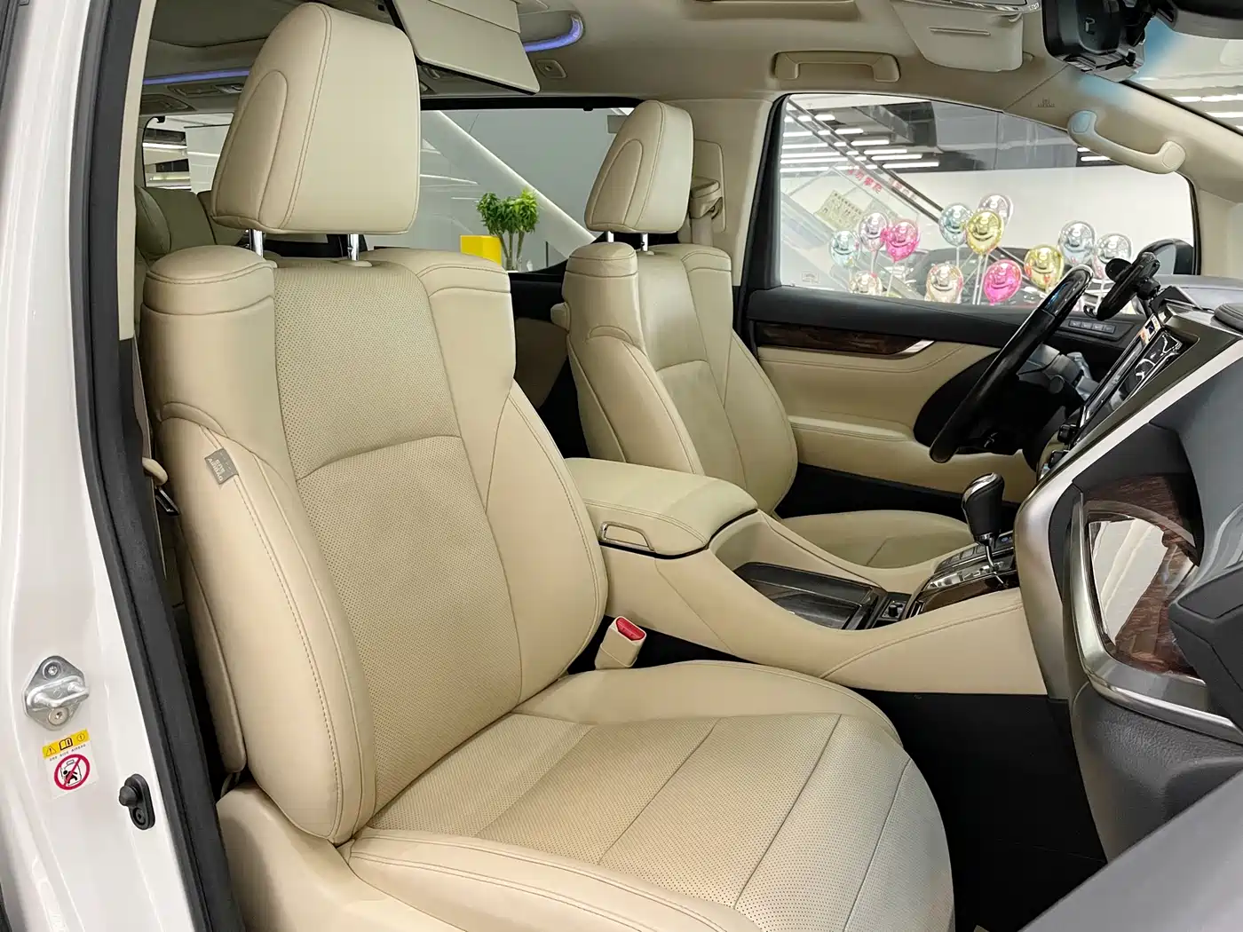 Toyota Alphard 2019 Hybrid 2.5L Luxury фото 19