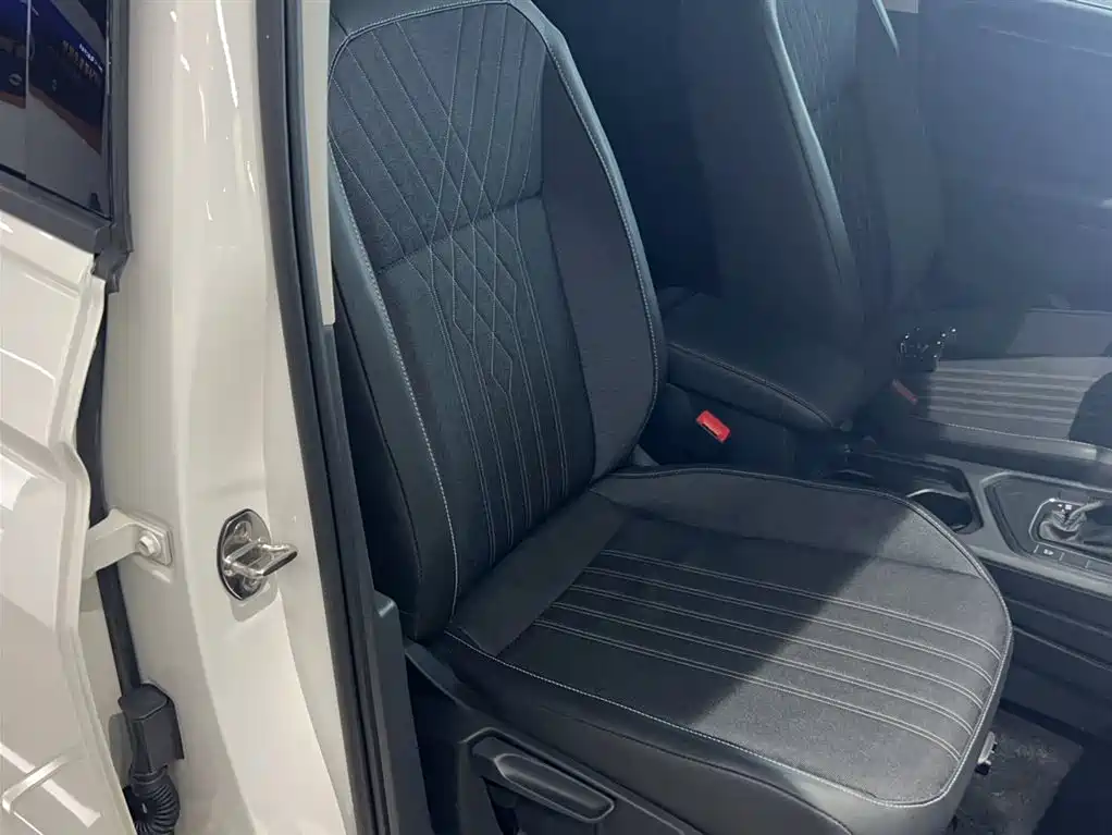 Volkswagen Tiguan L 2022 330TSI Automatic 2WD Comfort Edition фото 3
