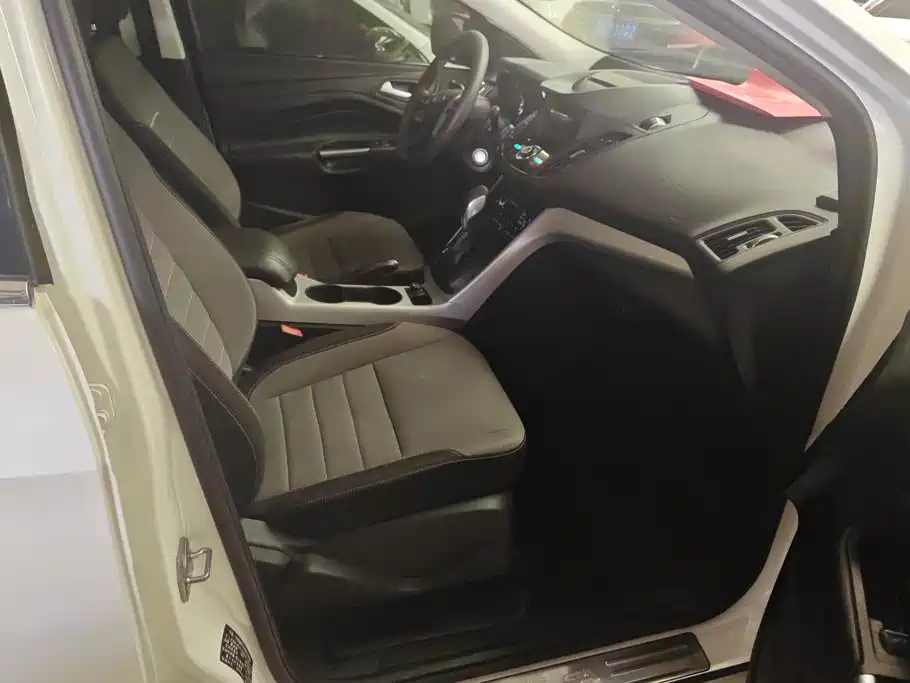 Фото 8 - Ford Kuga