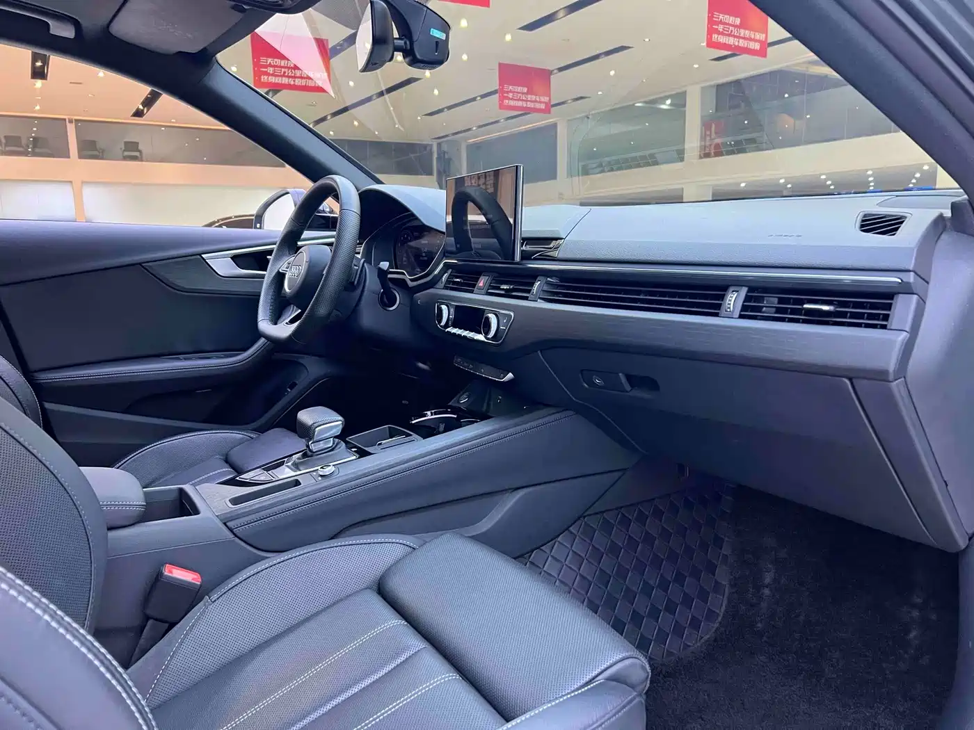 Audi A4L 2023 40 TFSI Luxury Sport фото 17