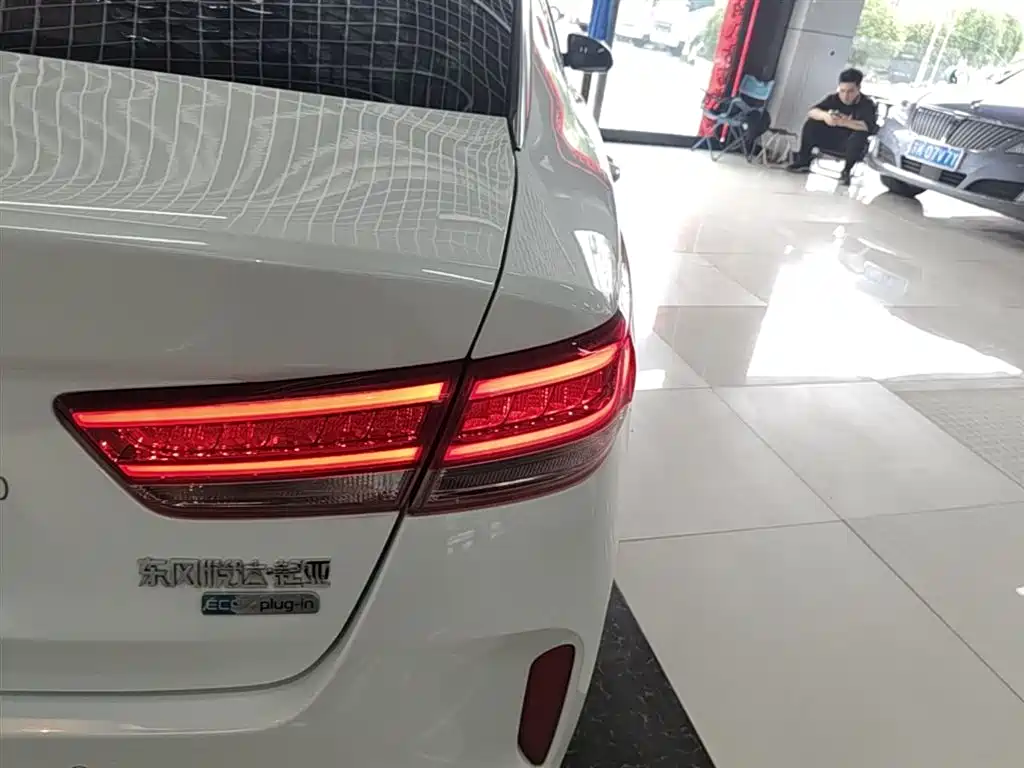 Kia K5 New Energy 2019 2.0L LUX фото 8