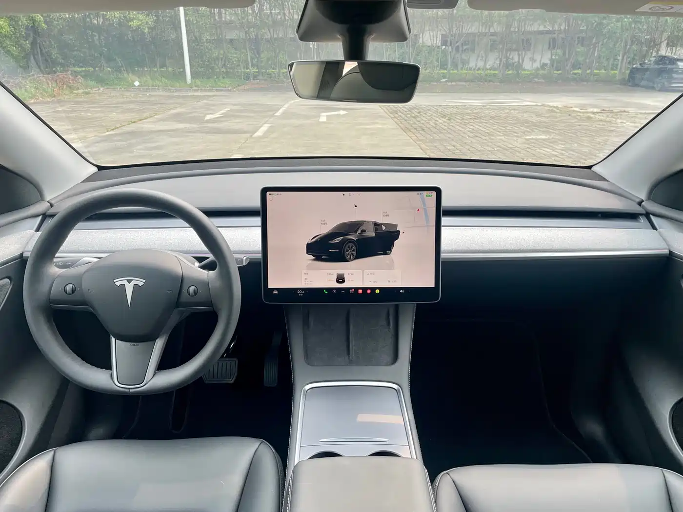 TESLA MODEL Y