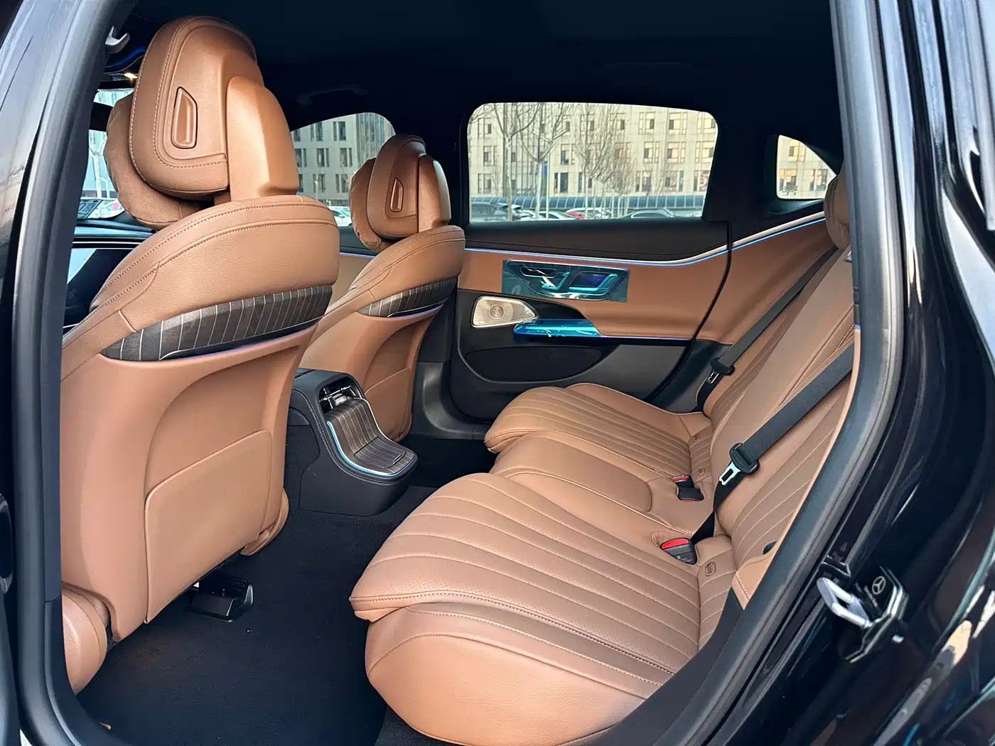 Mercedes-Benz E-Class 2025 E 300 L Luxury фото 7