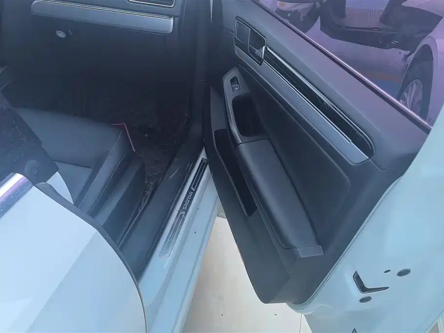 Volkswagen Sagitar 2017 280TSI Automatic R-Line фото 8